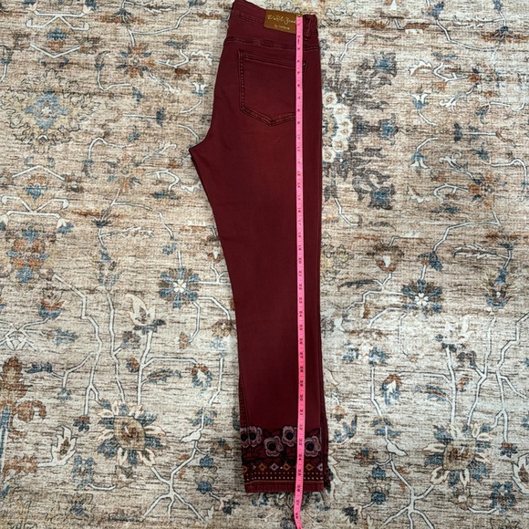 Desigual cropped jeans deep red with beautiful hem details and zipper size 40 - Picture 8 of 12